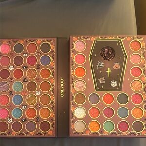 ONEYIOO Eyeshadow Palette